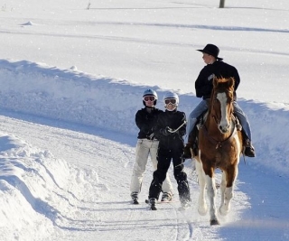  paseo y descubrimiento de ski joering en Bauges 